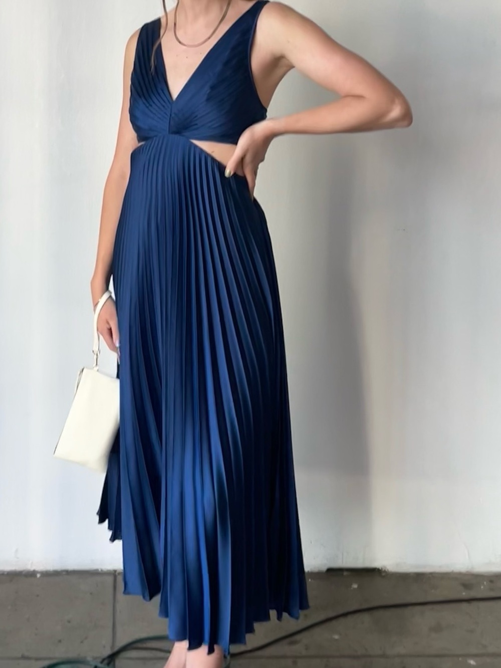 Abercrombie & Fitch Navy Pleated Midi Dress with V-Neck - Picture 3 of 3